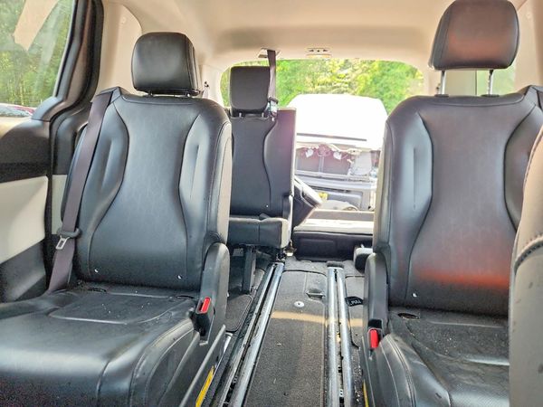 2024 KIA CARNIVAL