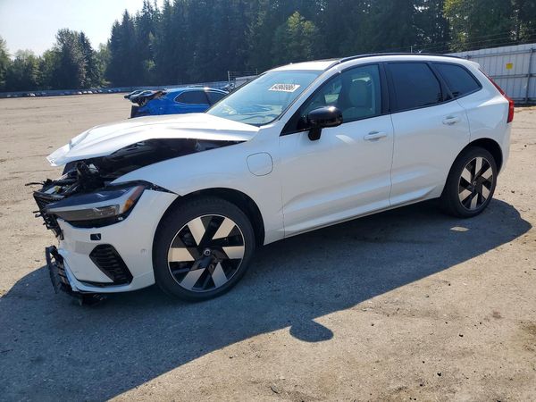 2024 VOLVO XC60 Plus Dark