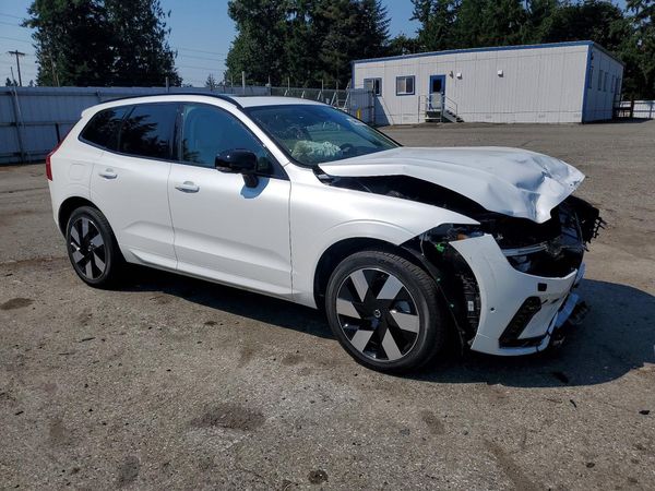 2024 VOLVO XC60 Plus Dark