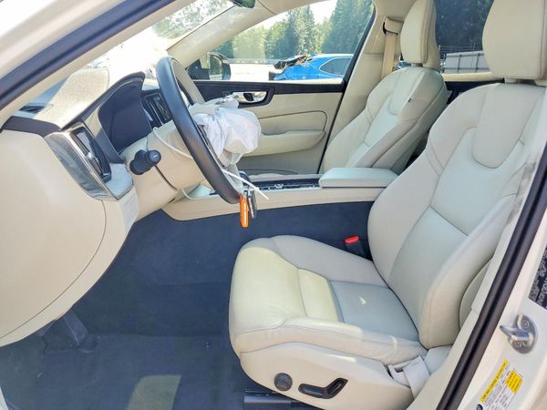 2024 VOLVO XC60 Plus Dark
