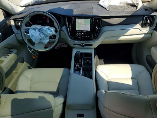 2024 VOLVO XC60 Plus Dark