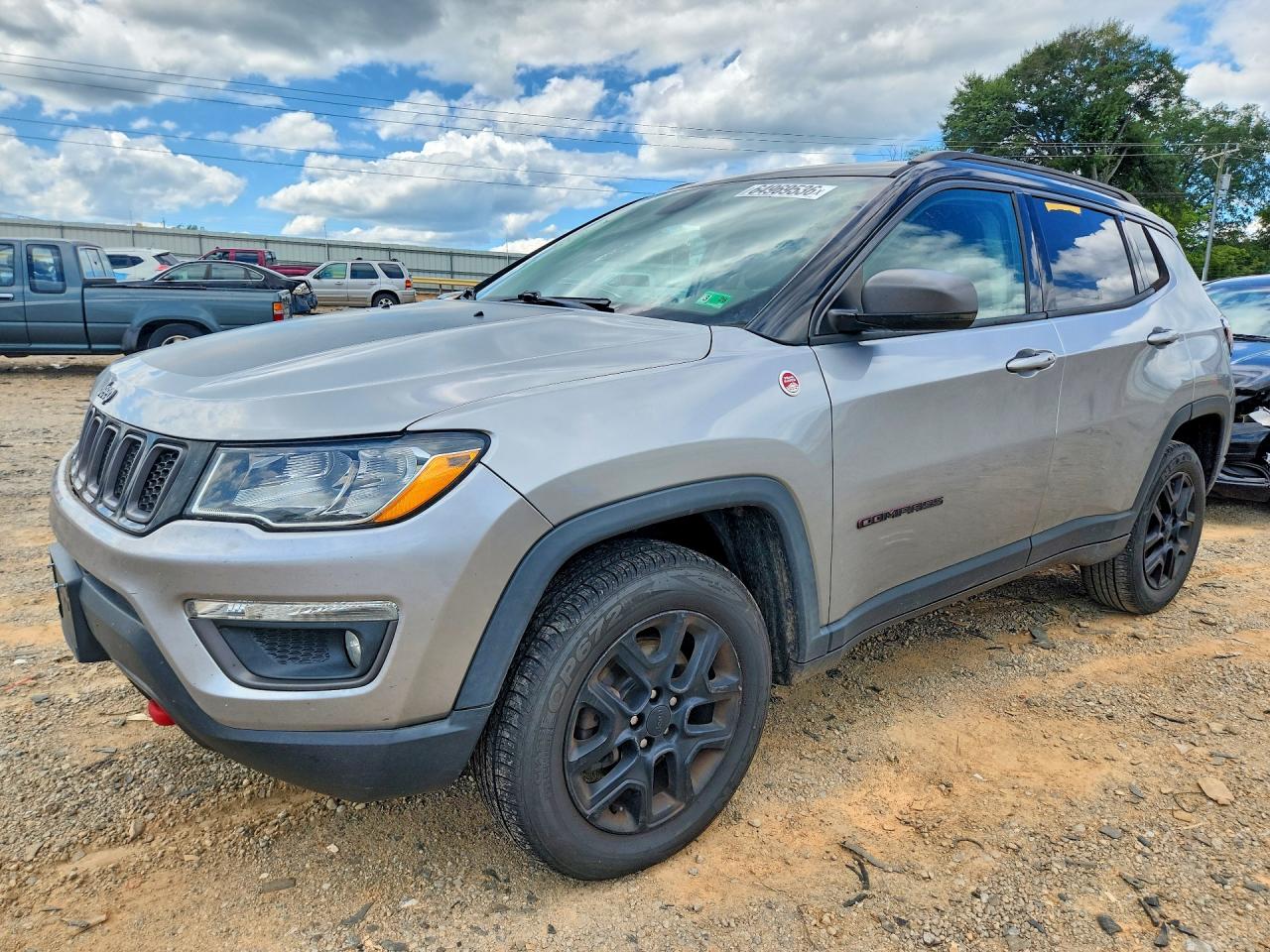 2019 JEEP COMPASS Trailhawk — Front 3/4