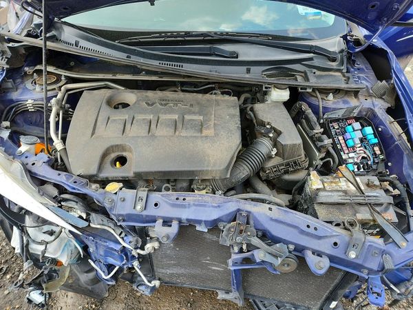 2014 TOYOTA COROLLA L/LE — Engine bay