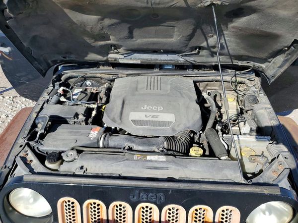 2014 JEEP WRANGLER Rubicon — Engine bay