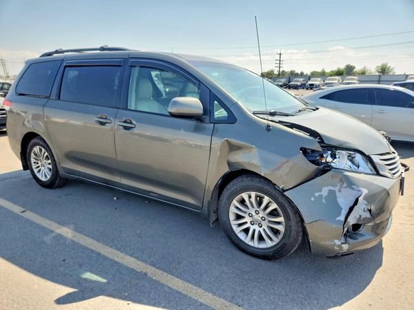 2012 TOYOTA SIENNA