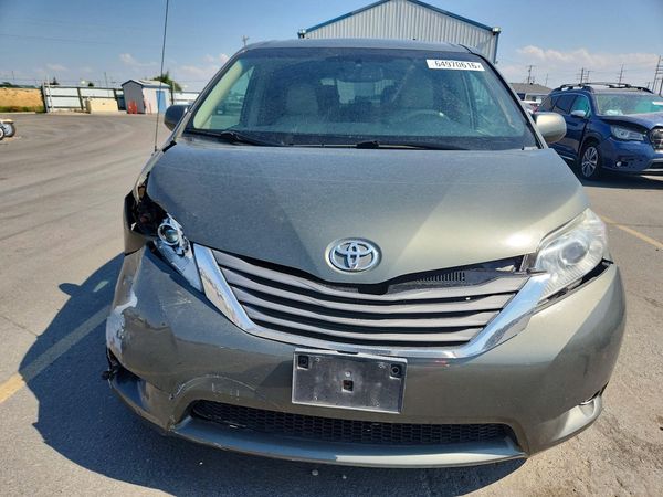 2012 TOYOTA SIENNA