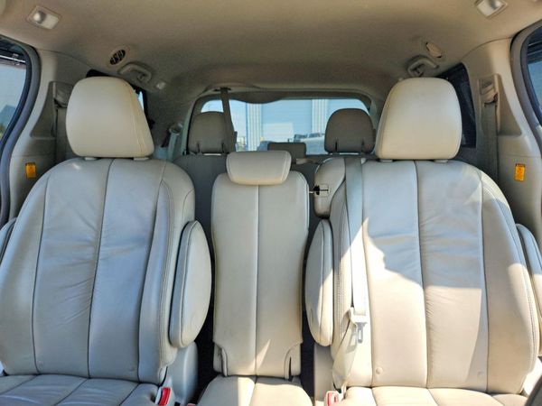 2012 TOYOTA SIENNA