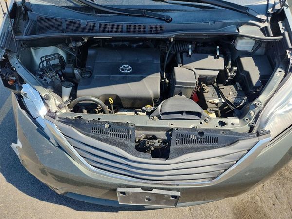 2012 TOYOTA SIENNA
