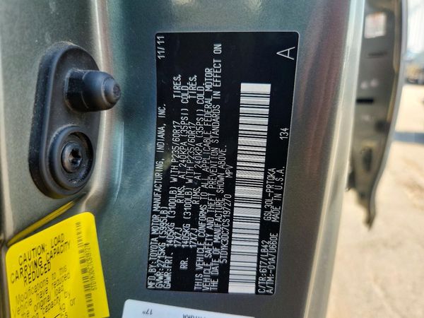 2012 TOYOTA SIENNA