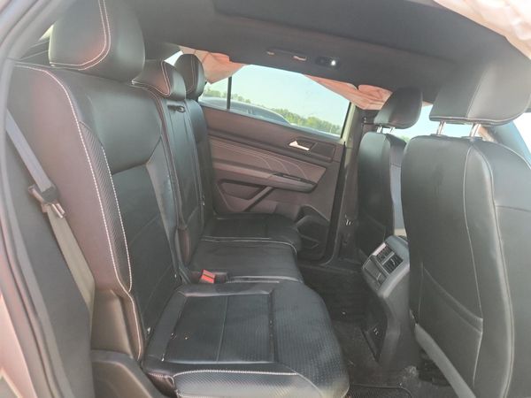 2022 VOLKSWAGEN ATLAS CROSS SPORT SE w/ Tech
