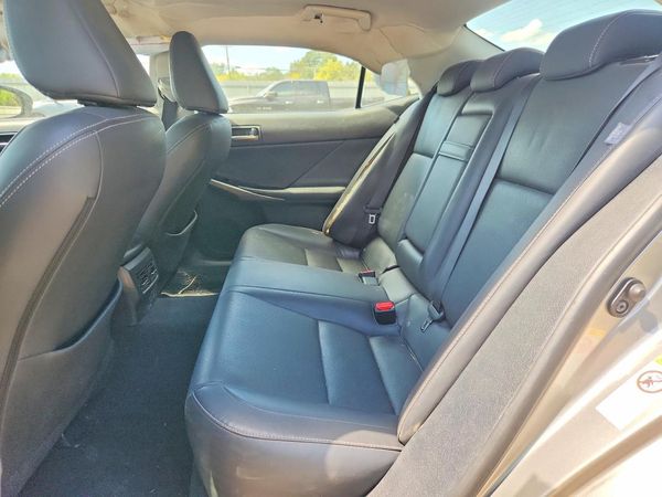 2018 LEXUS IS 300