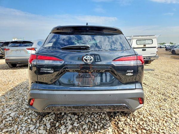 2022 TOYOTA COROLLA CROSS XLE