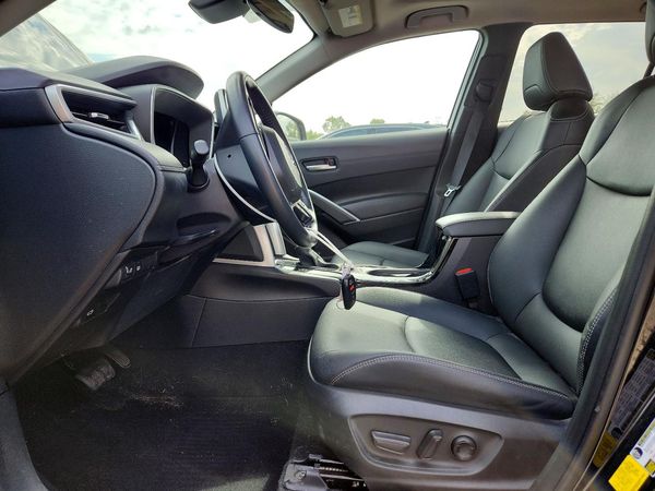 2022 TOYOTA COROLLA CROSS XLE