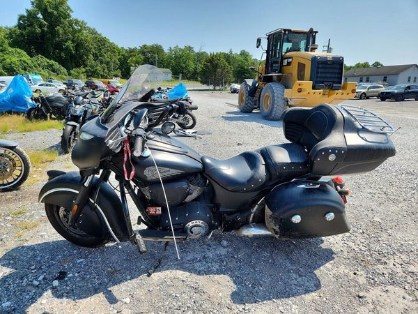 2017 INDIAN MOTORCYCLE CO. MOTORCYCLE
