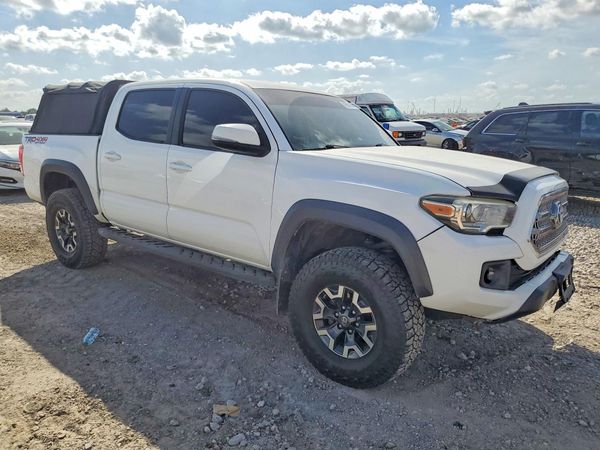 2017 TOYOTA TACOMA