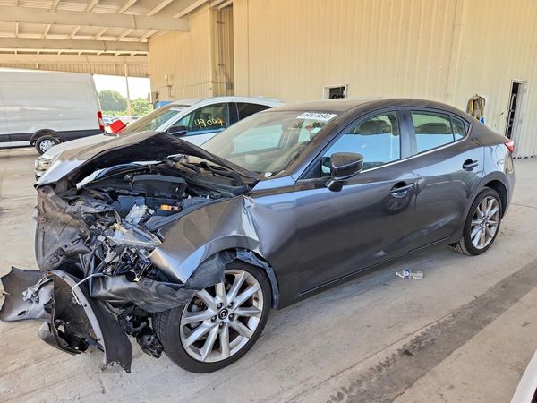 2017 MAZDA 3 Touring — Front 3/4