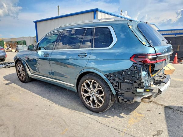 2025 BMW X7 xDrive40i