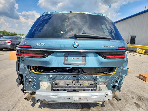 2025 BMW X7 xDrive40i