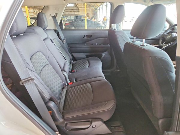 2024 NISSAN PATHFINDER SV