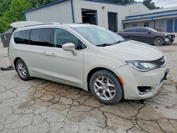 2019 CHRYSLER PACIFICA Touring L Plus