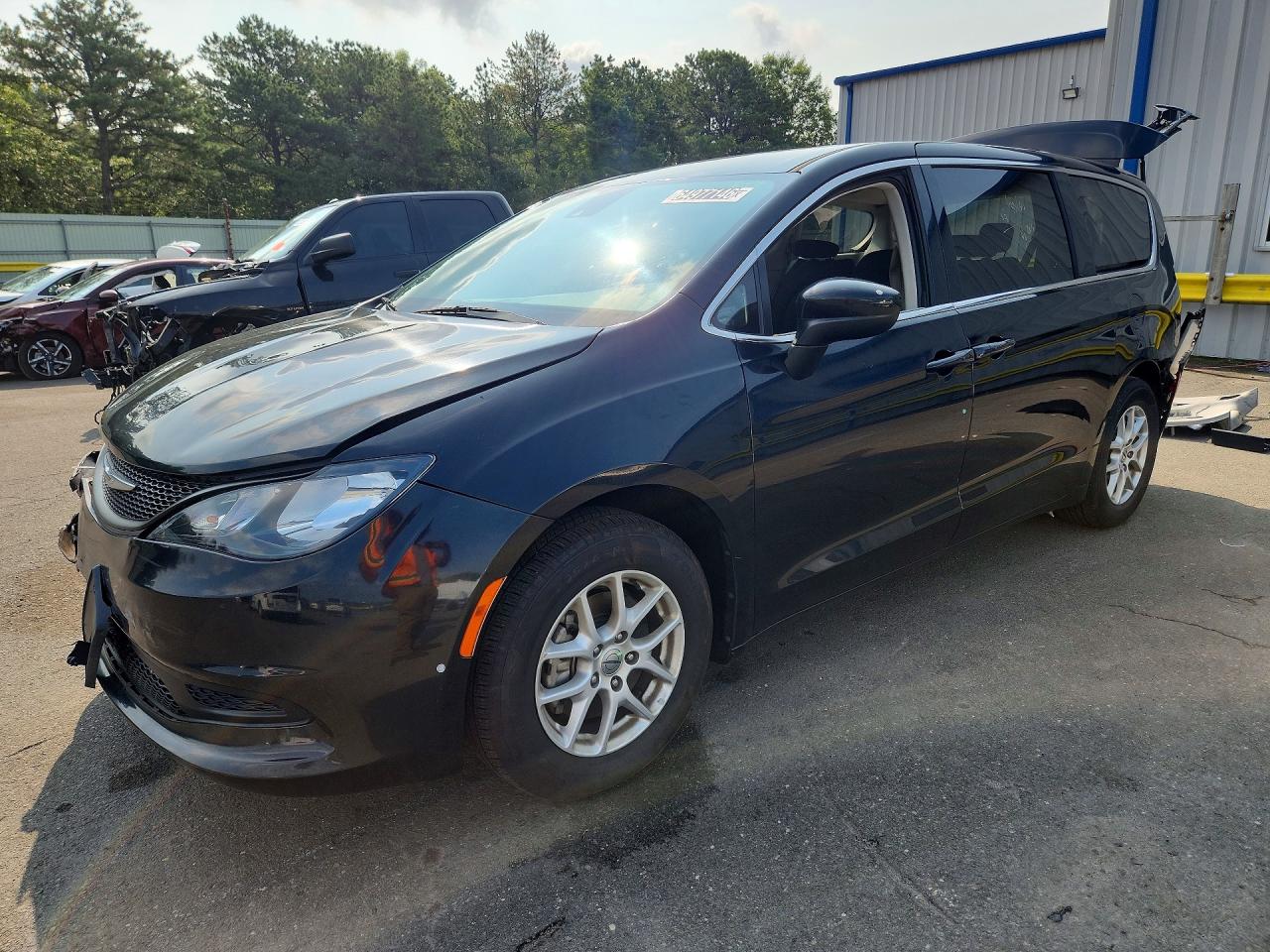 2023 CHRYSLER VOYAGER LX