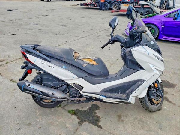 2021 KYMCO USA INC X-TOWN 300