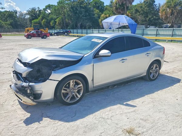2015 VOLVO S60