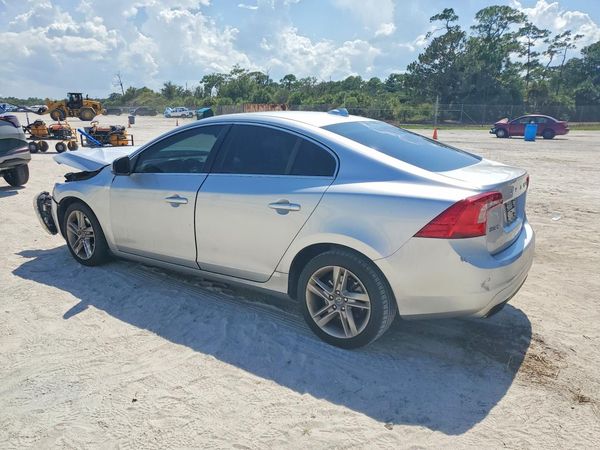 2015 VOLVO S60