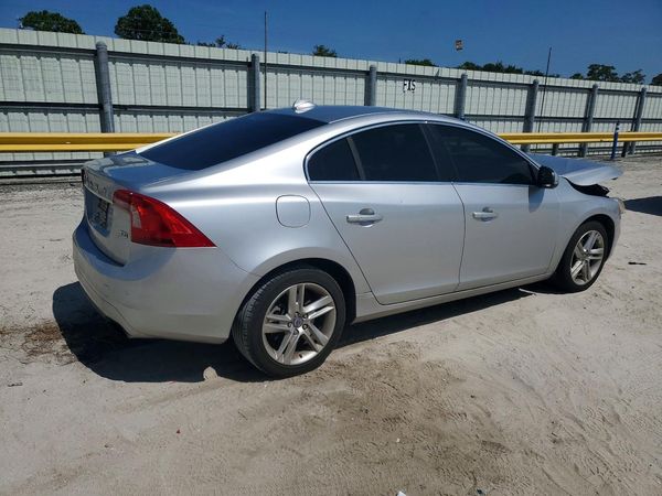 2015 VOLVO S60