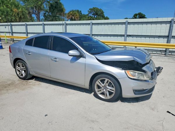 2015 VOLVO S60