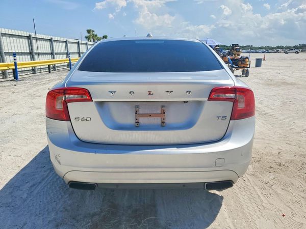 2015 VOLVO S60