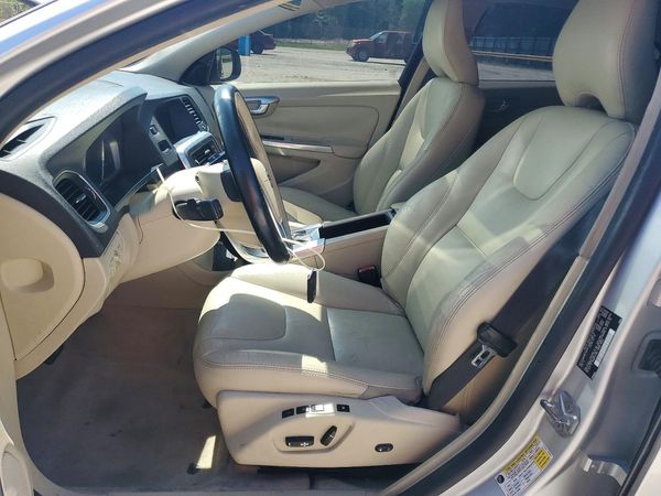 2015 VOLVO S60