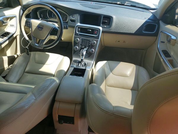 2015 VOLVO S60