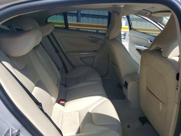 2015 VOLVO S60
