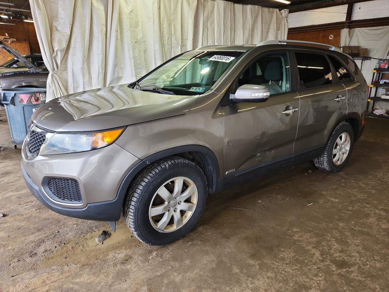 2013 KIA SORENTO Base / LX