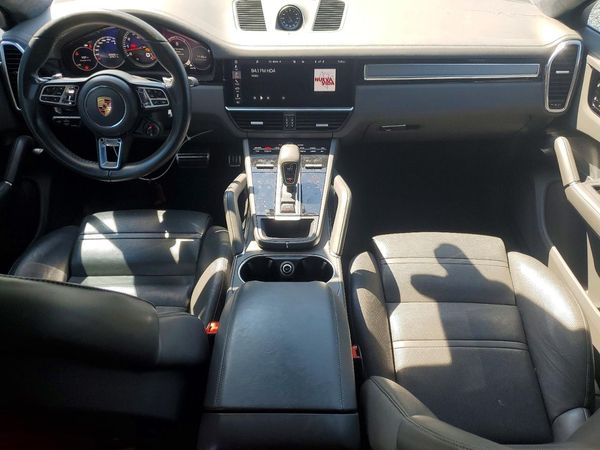 2020 PORSCHE CAYENNE