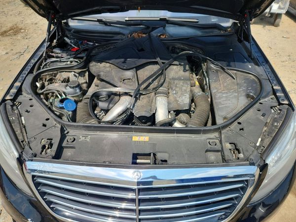 2016 MERCEDES-BENZ S-CLASS S550-4M — Engine bay