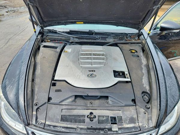 2014 LEXUS LS460 460 — Engine bay