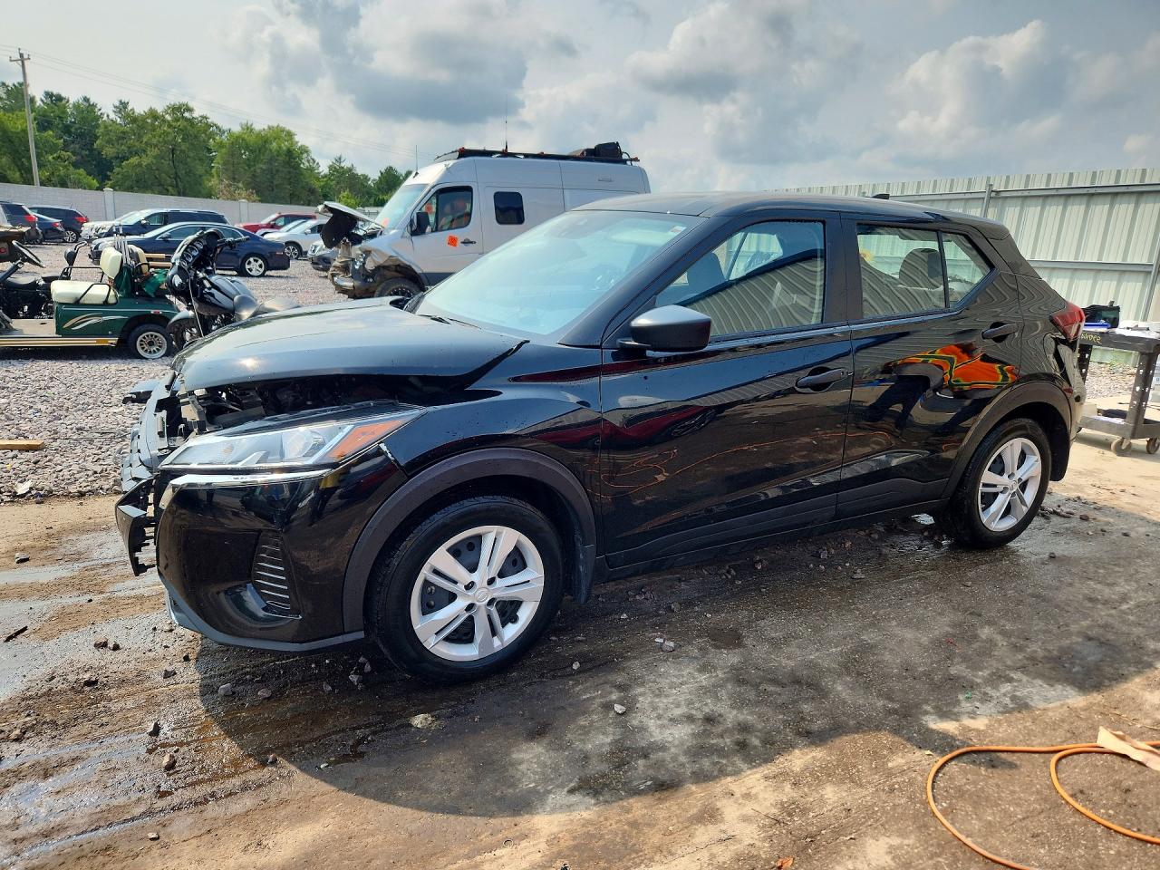 2024 NISSAN KICKS