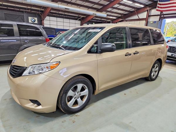 2012 TOYOTA SIENNA