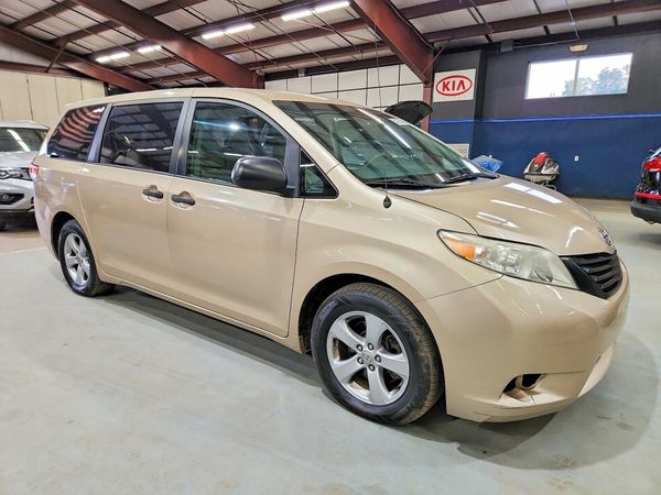 2012 TOYOTA SIENNA