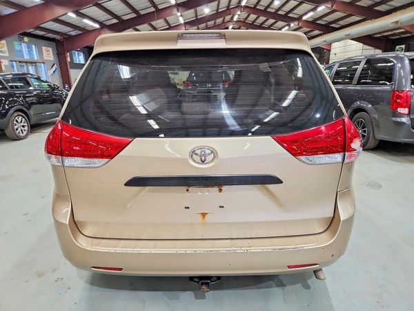 2012 TOYOTA SIENNA
