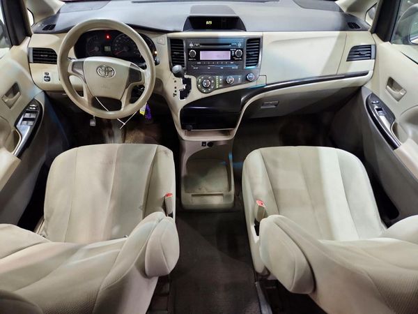 2012 TOYOTA SIENNA