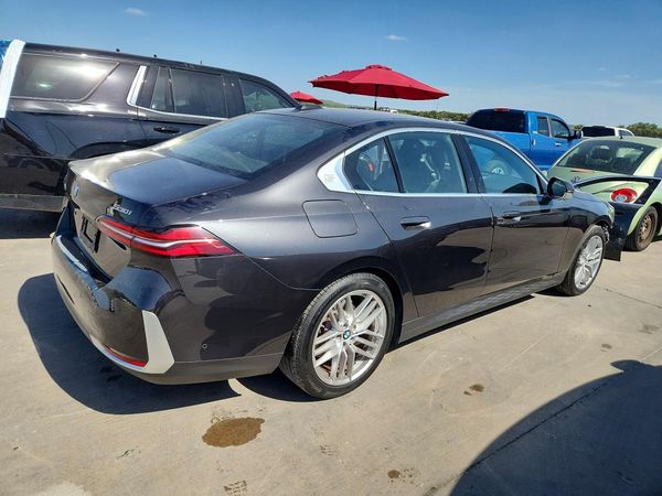 2025 BMW 530