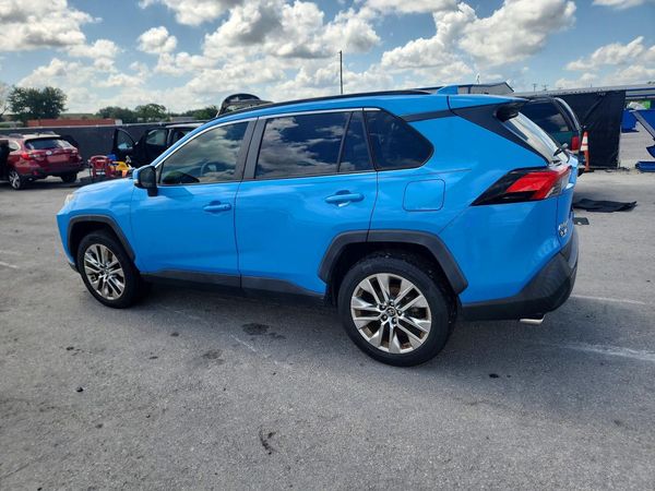 2019 TOYOTA RAV4 XLE Premium