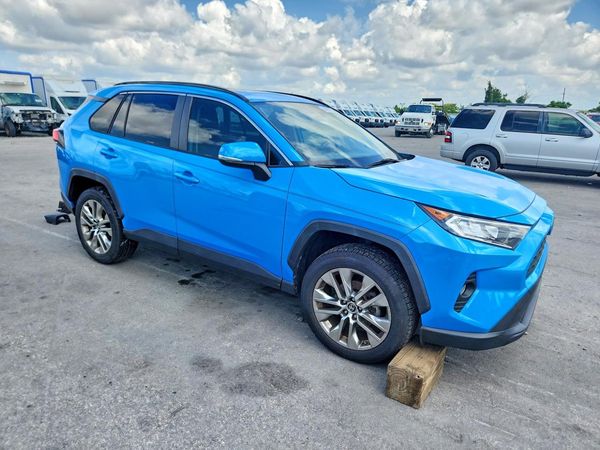 2019 TOYOTA RAV4 XLE Premium