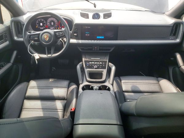 2024 PORSCHE CAYENNE
