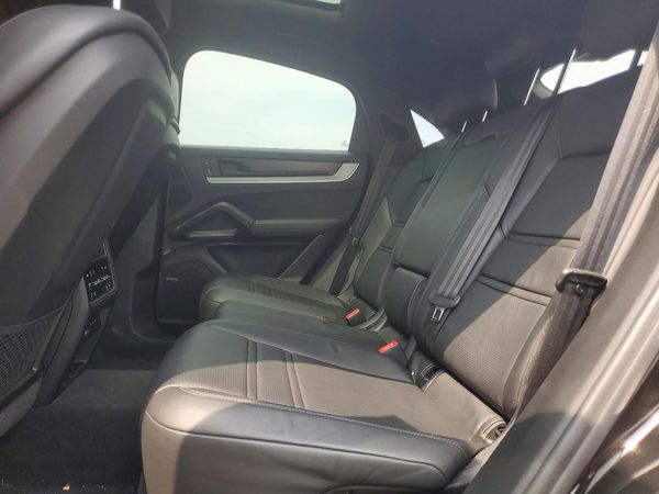 2024 PORSCHE CAYENNE