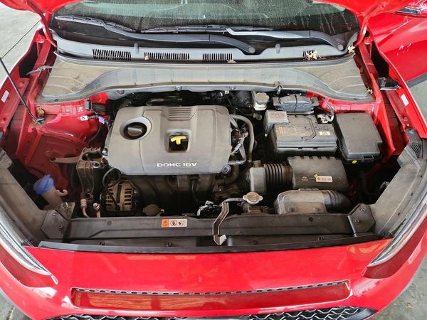 2021 HYUNDAI KONA SEL — Engine bay