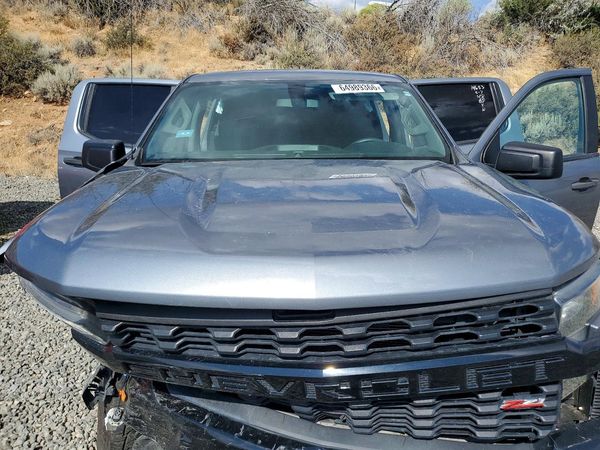 2020 CHEVROLET SILVERADO Trail Boss Custom — Engine bay